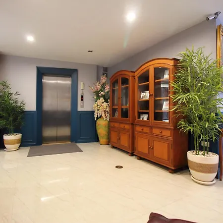 Super Oyo 484 Pannee Residence Khaosan Sha Plus-3